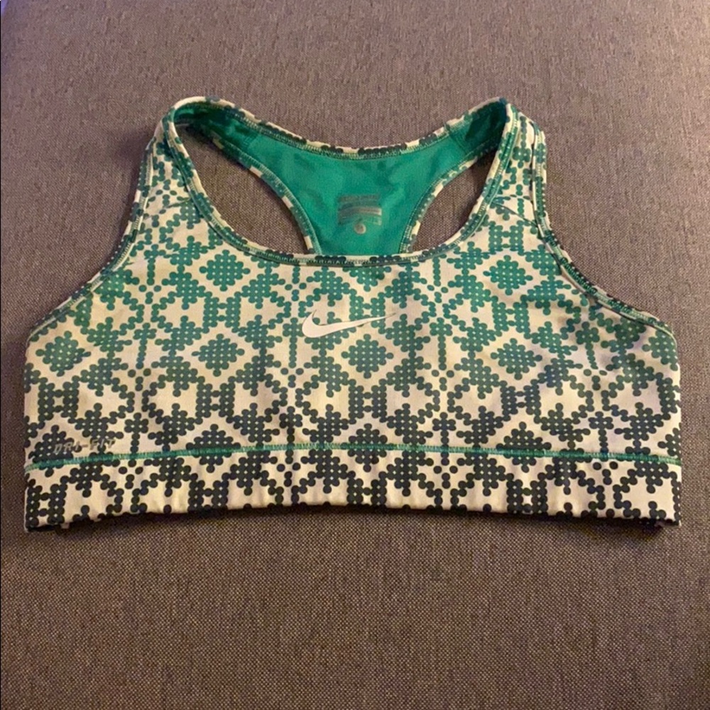 Nike pro sports bra